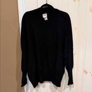 Arula Classic Black Sweater